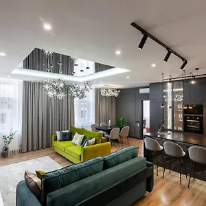https://leogrand-vip-apartment-on-gorodotska-31.hotelslviv.net